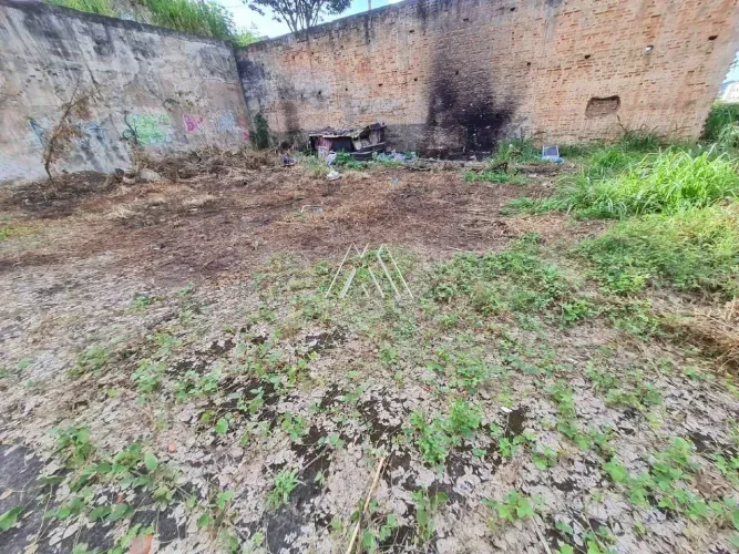 Vendo lote em Itaúna com ótima localização — Morro do Engenho
