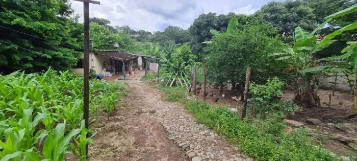 Alugo chácara em Itaúna próxima a região central!