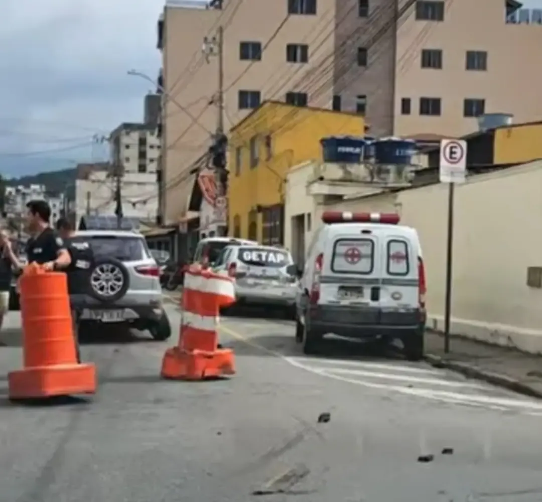 Colisão mobiliza agentes no cruzamento próximo à cadeia