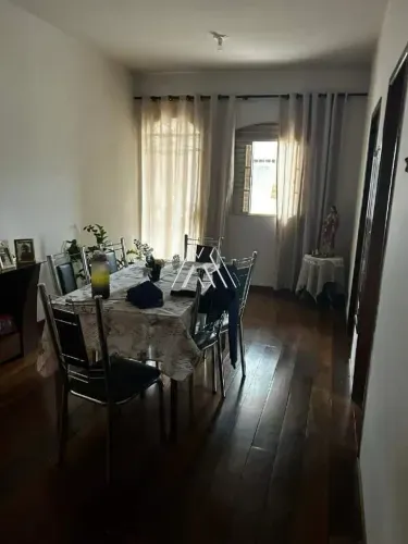 Vendo casa em Itaúna em excelente localização — Santanense