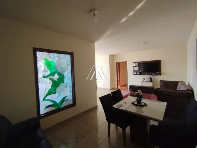 Vendo apartamento em Itaúna com excelente localização — Graças