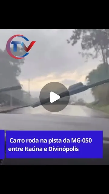 Carro capota na MG-050 sentido Itaúna/Divinópolis