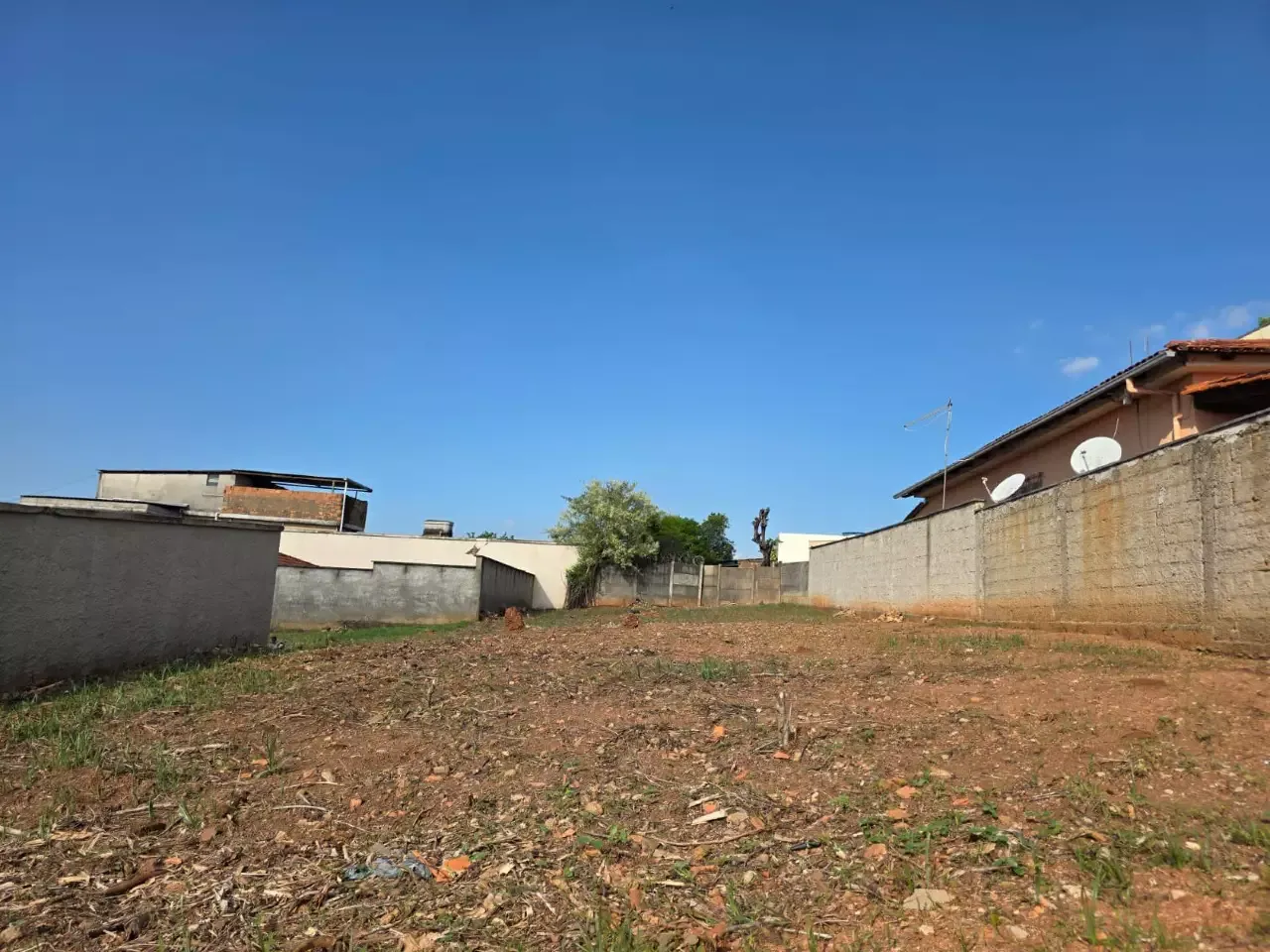 Lote à venda no bairro Santanense — 382 m²