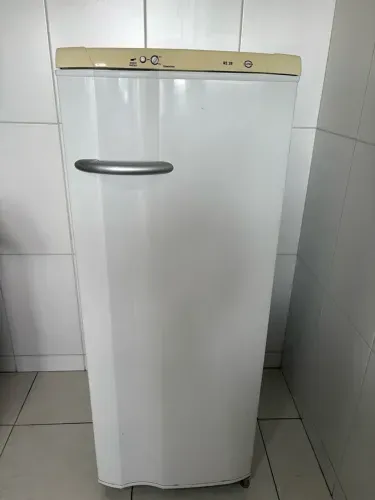 Geladeira Electrolux de uma porta