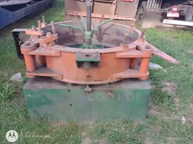 ITAÚNA/MG - MÁQUINA DE REFORMAR PNEUS AGRÍCOLA - MARCA: BUBLITZ - SC820