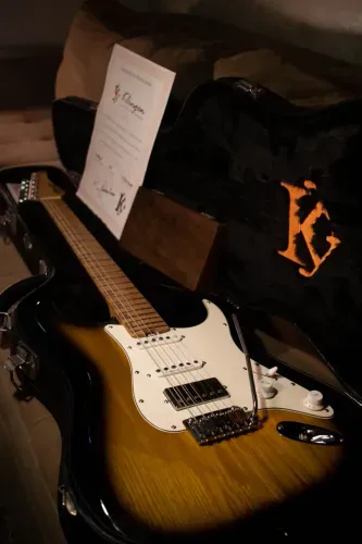 Guitarra Klingen STT HSS Two Tone Sunburst 2019