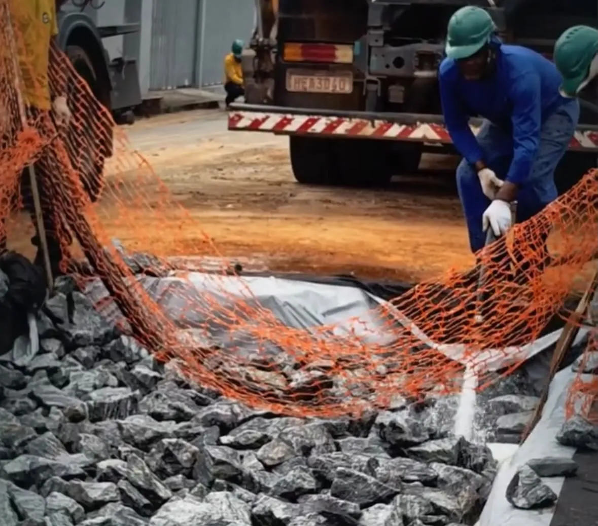Prefeitura testa obra no Piedade, para conter alagamentos na Prainha