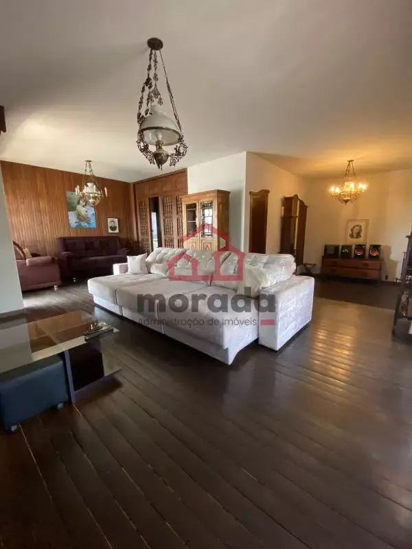 Casa à venda, 7 quartos, 2 suítes, 4 vagas, CENTRO