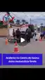 Batida entre carro e moto deixa ferido no Centro