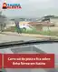 Carro sai da pista e para sobre linha férrea em Itaúna