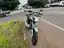 Motociclista distrai ao atravessar trevo do Padre Eustáquio e colide em carro