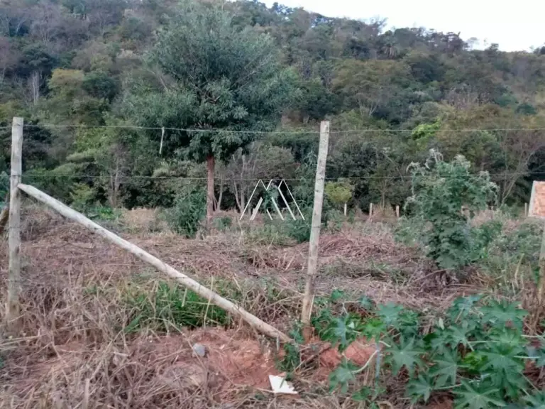 Vendo lote no Jadir Marinho com 300m² de área!