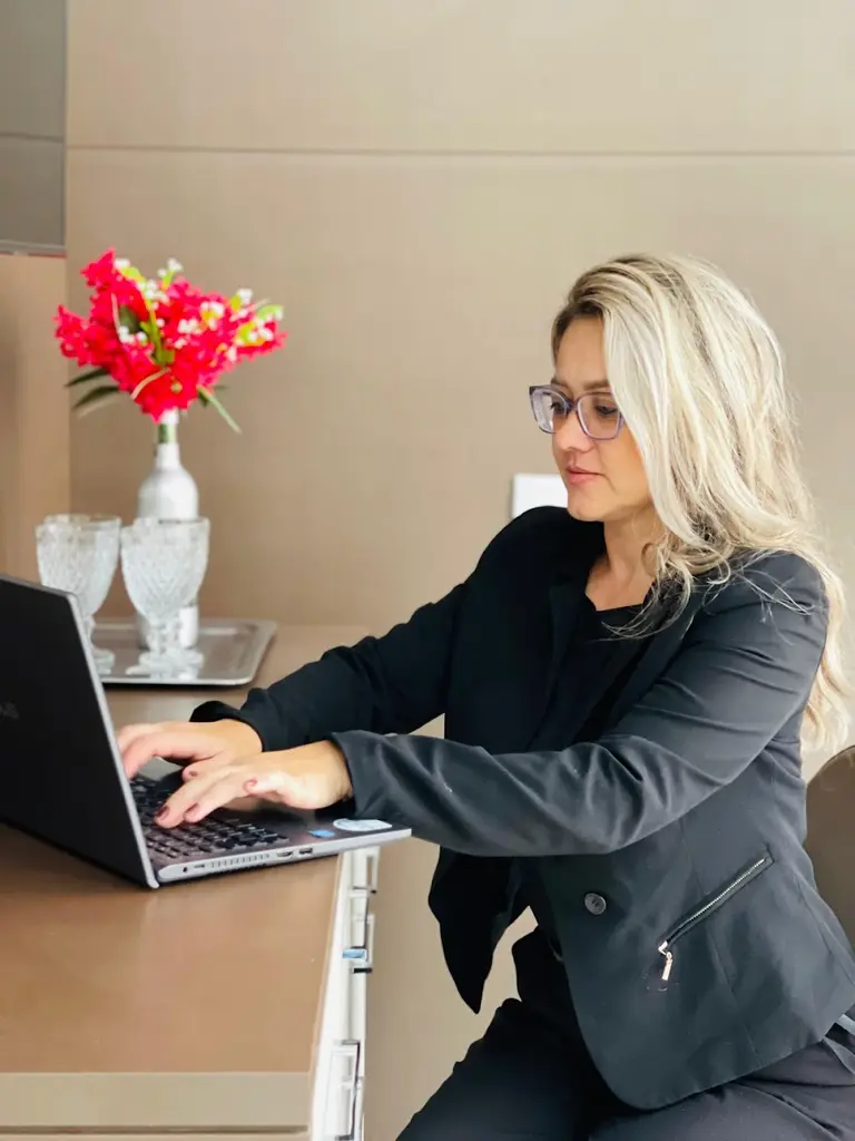 Karina Santos - Advocacia