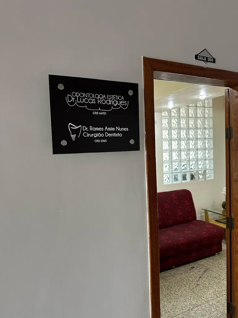 Dr. Lucas Rodrigues Odontologia Estética