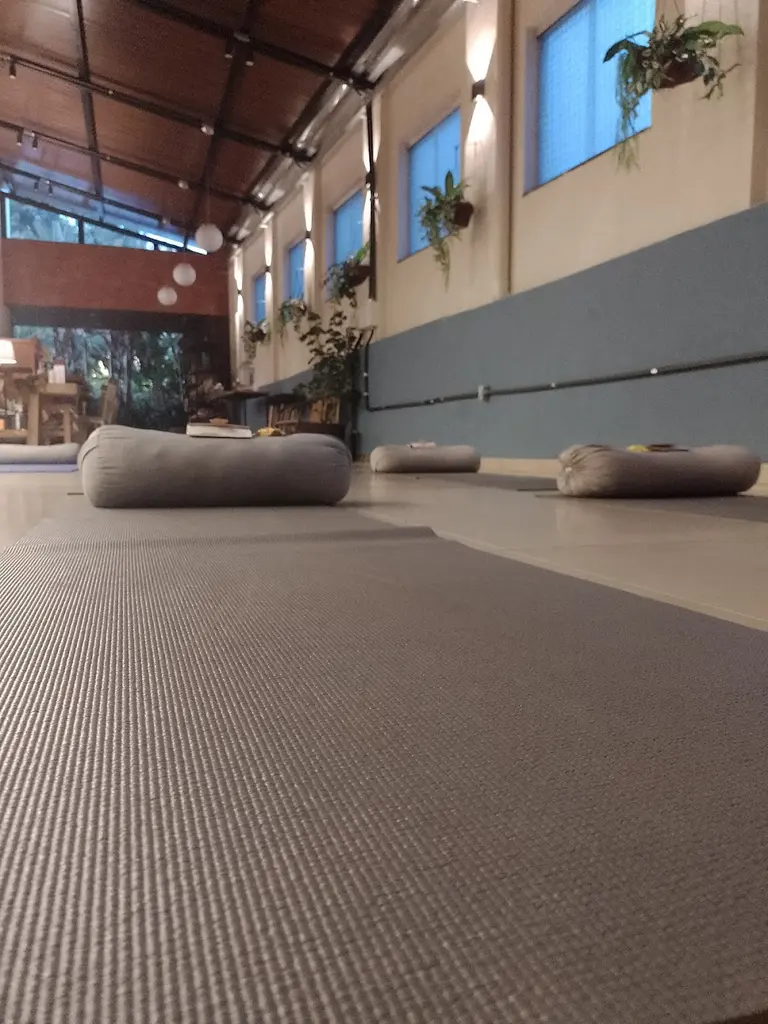 YOGA COM A FÁH