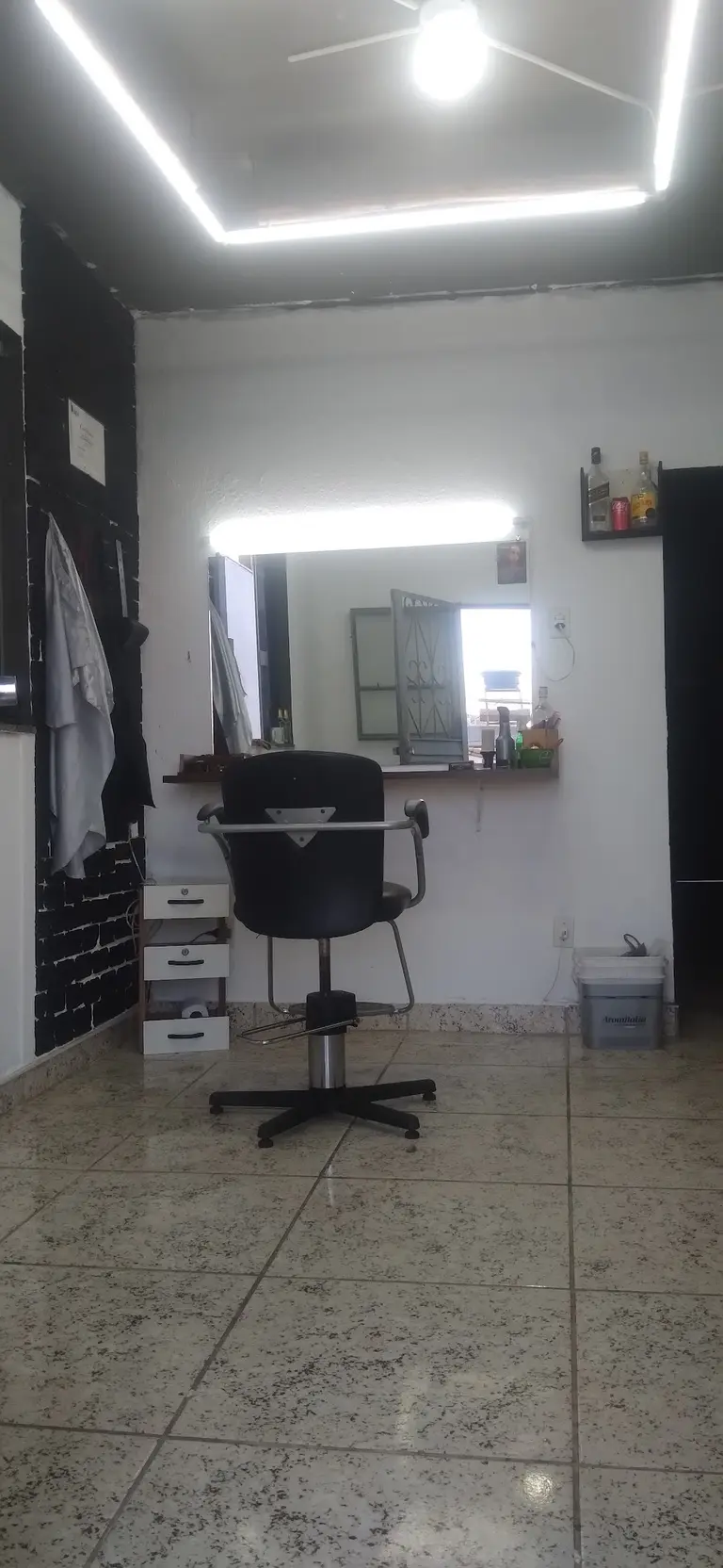Barbeshop Black