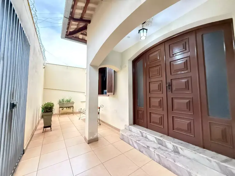 CASA à venda, 6 quartos, 1 suíte, 3 vagas, CENTRO
