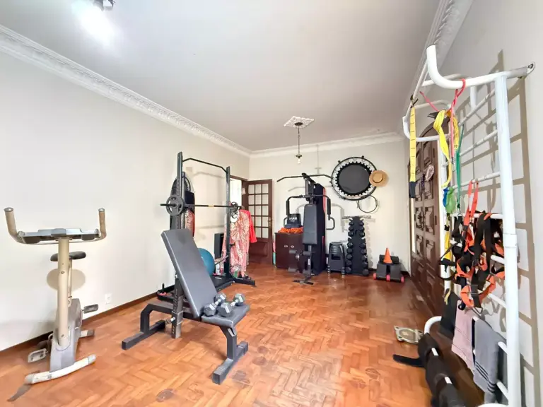 CASA à venda, 6 quartos, 1 suíte, 3 vagas, CENTRO