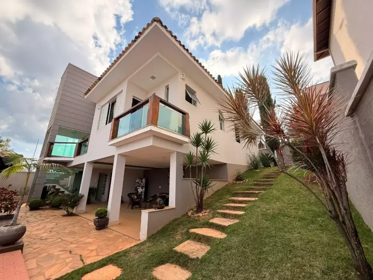 Casa 3 quartos no Belvedere – Alto padrão com piscina