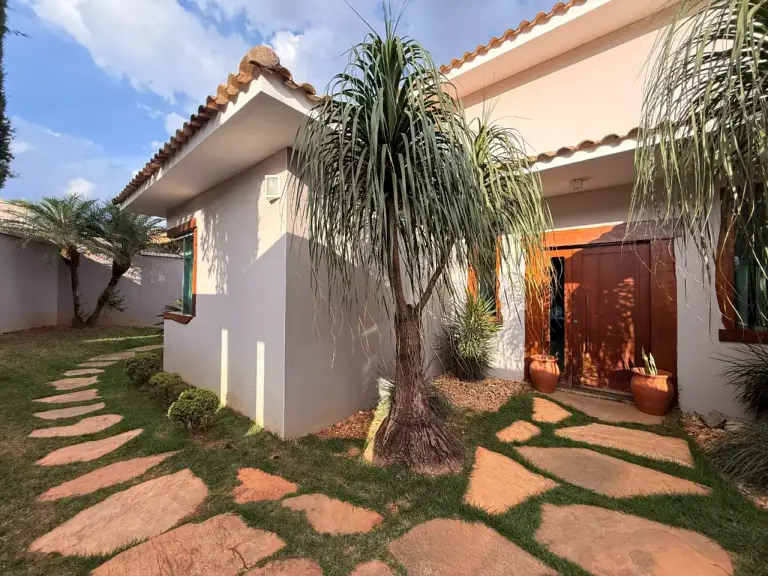 Casa 3 quartos no Belvedere – Alto padrão com piscina
