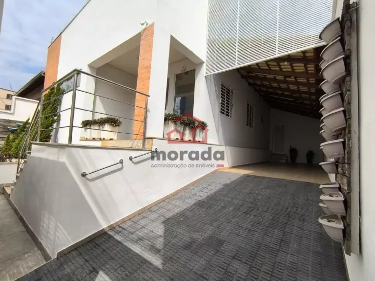 Casa residencial à venda em Itaúna/MG | 2 suítes | 156,60 m² | 3 banheiros | Frente