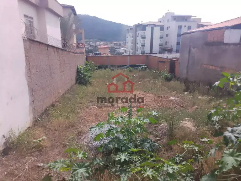 Lote 277 m² à venda em Graças