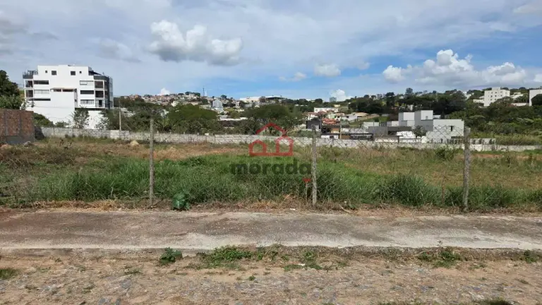 Lote 450 m² à venda no Tropical