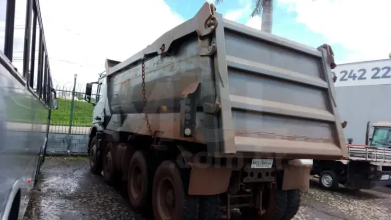 ITAÚNA/MG - CAMINHÃO M.BENZ AROCS 4851 K8X4 BASCULANTE ANO 2021/2021