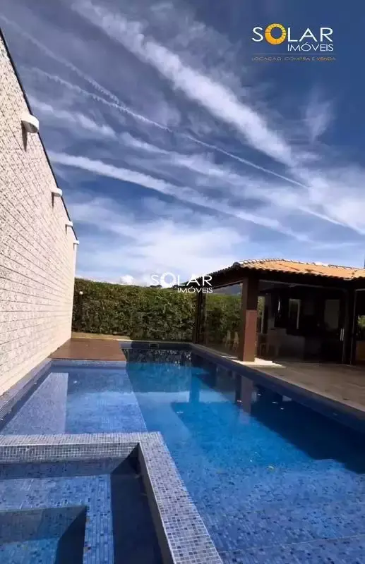 Casa de alto padrão à venda no Condomínio Granja Glória