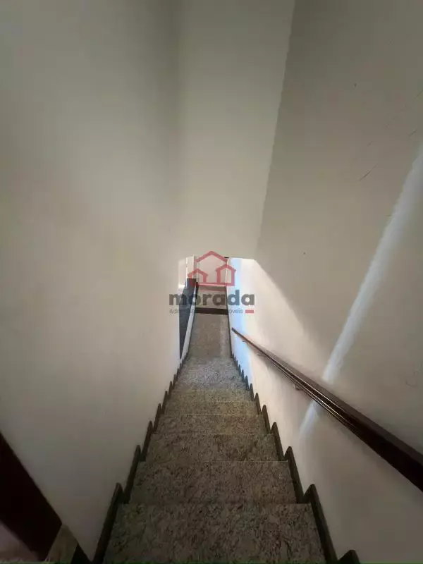 Casa residencial/comercial no Centro de Itaúna-MG (em frente CCAA) — 4 quartos, 1 suíte e 3 vagas