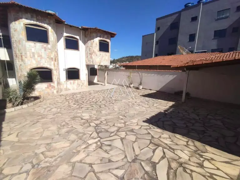 Casa 5 quartos à venda no Santo Antônio em Itaúna