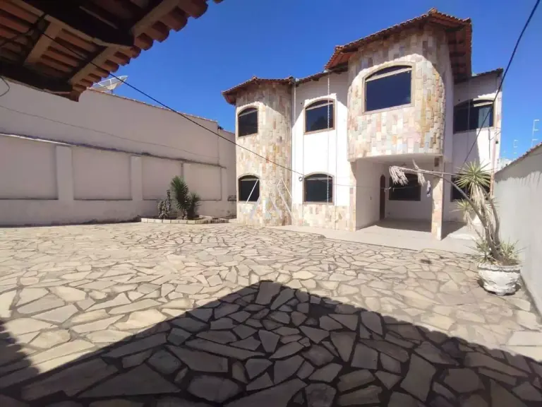 Casa 5 quartos à venda no Santo Antônio em Itaúna