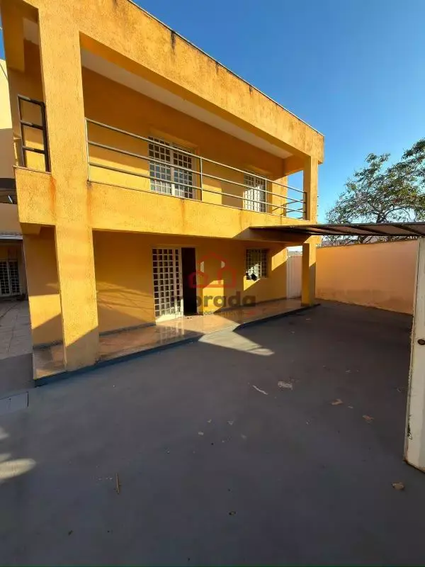 Casa para Aluguel em Itaúna-MG (Frente) | 13 Suítes | Piscina e Espaço Gourmet