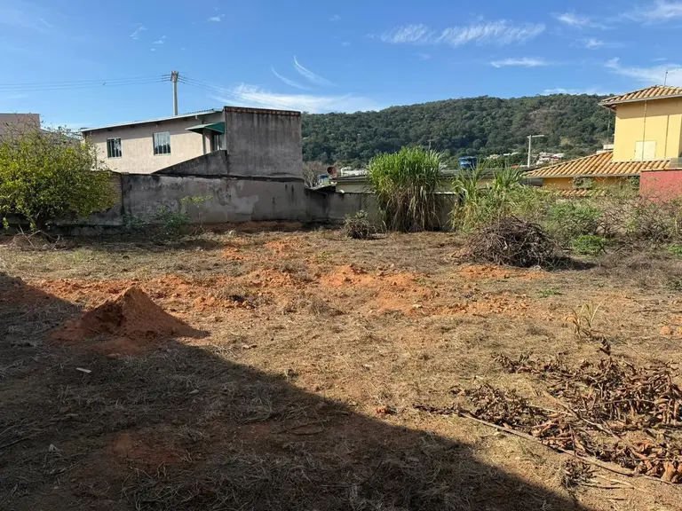 Terreno 545 m² à venda na Várzea da Olaria