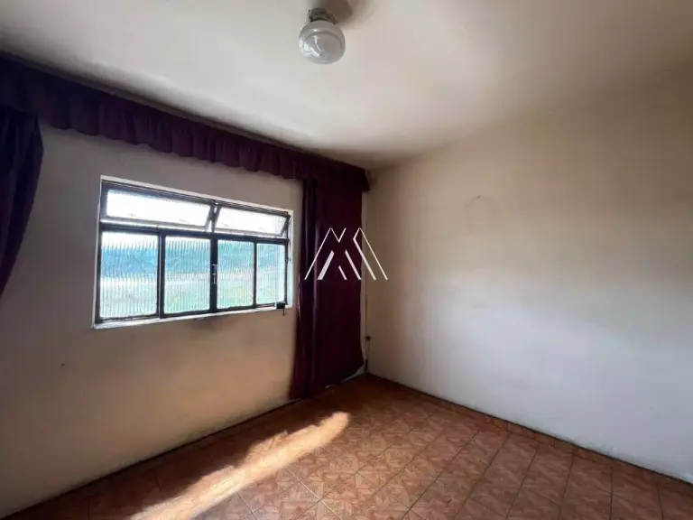 Vendo casa com 02 quartos no Santanense