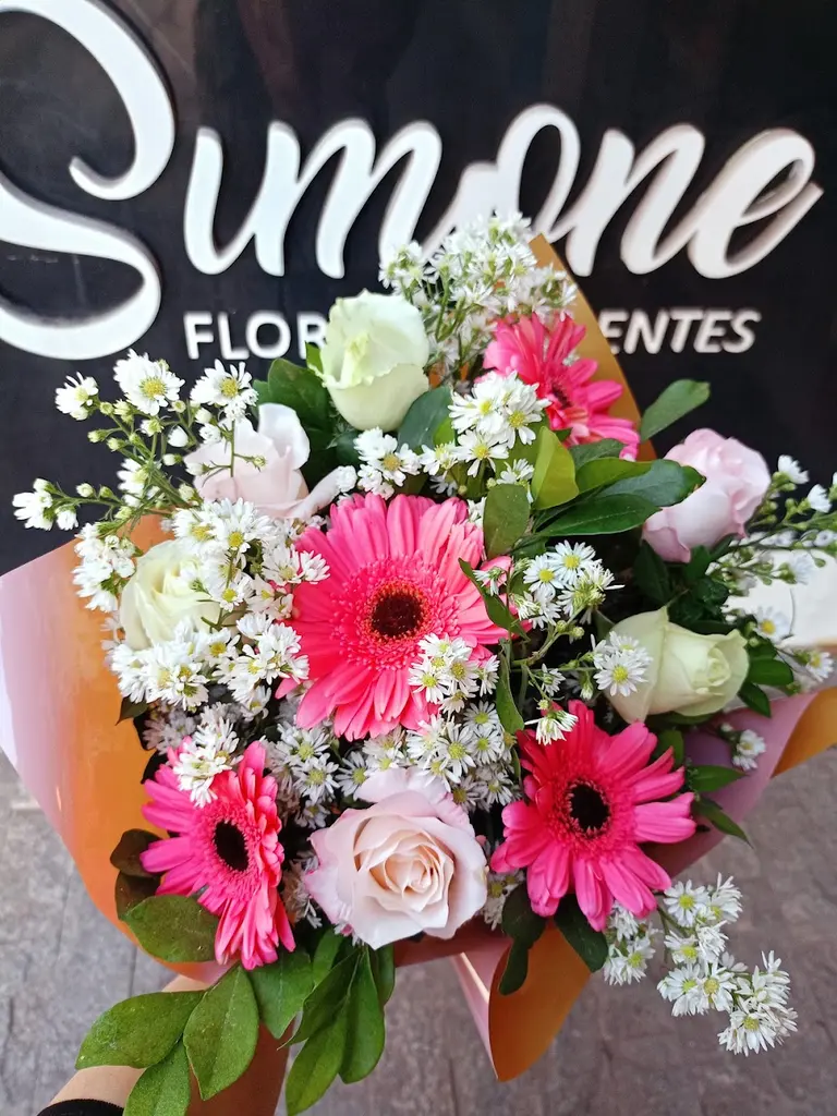 Floricultura Simone Flores e Presentes