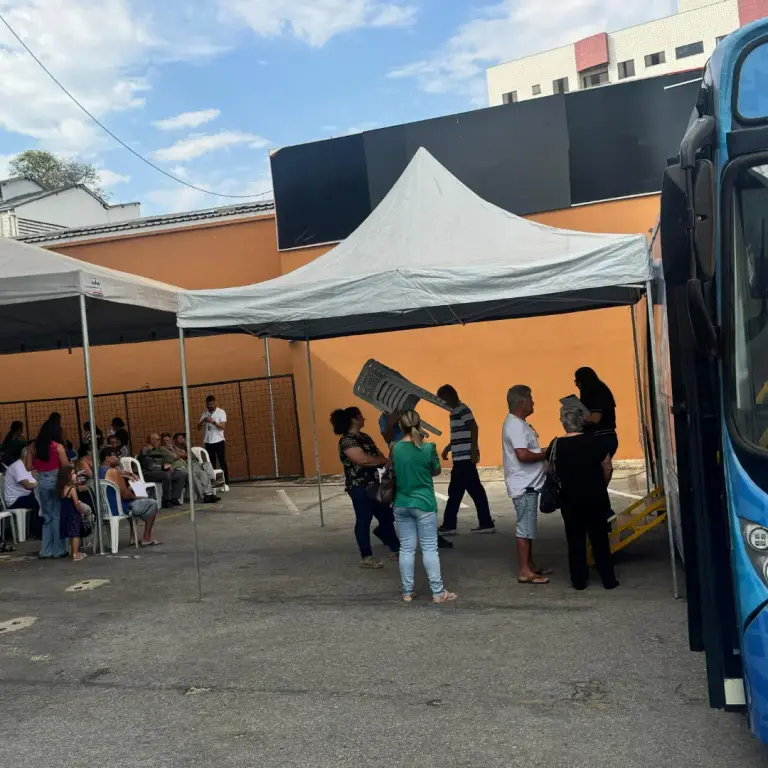 Unidade Móvel e Dr. Ovídio ampliam atendimento oftalmológico