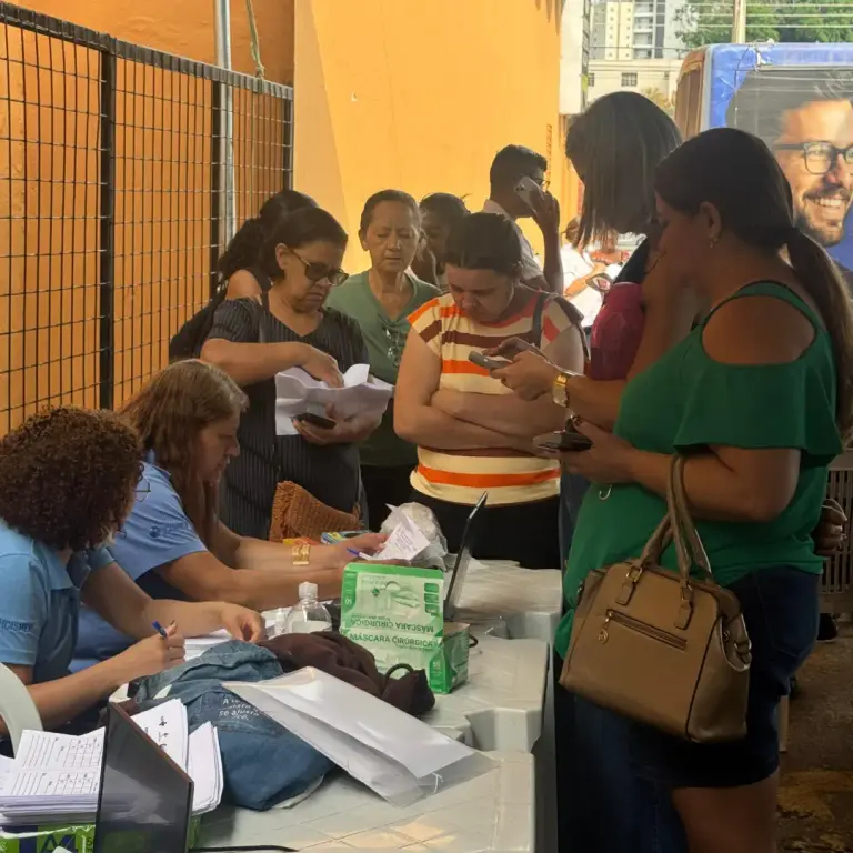 Unidade Móvel e Dr. Ovídio ampliam atendimento oftalmológico
