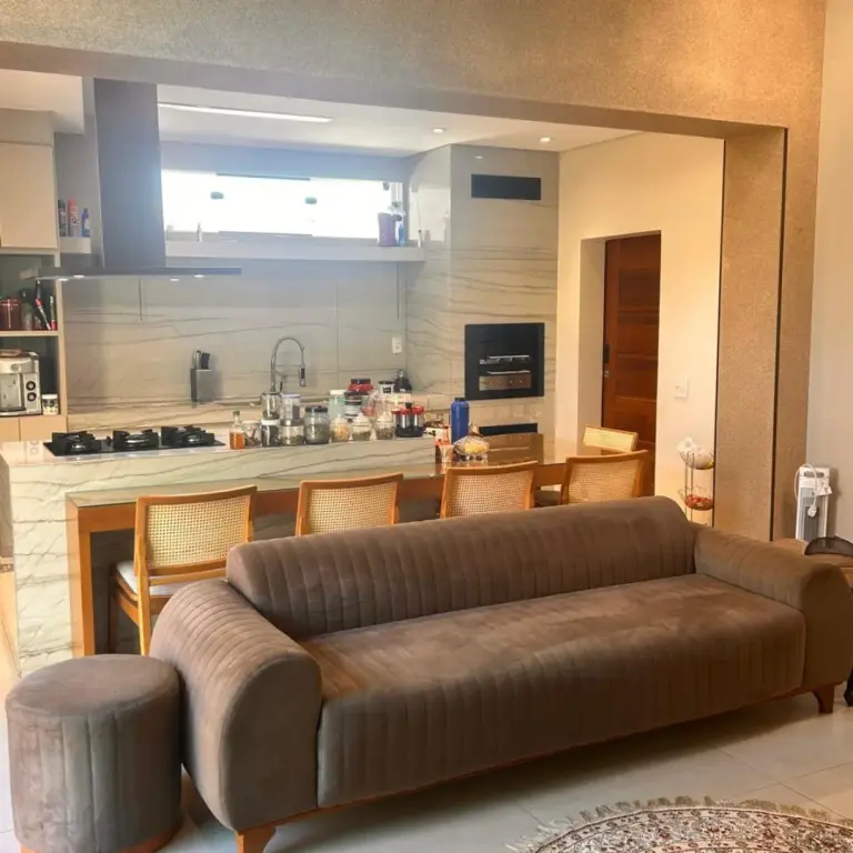 Casa 260 m² com 3 suítes no Belvedere