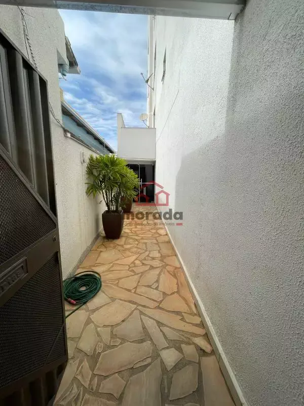 Cobertura à venda com 4 quartos e 2 suítes no Lourdes