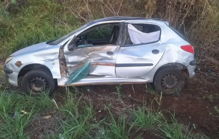 Acidente com 3 veículos deixa 4 feridos na MG-431