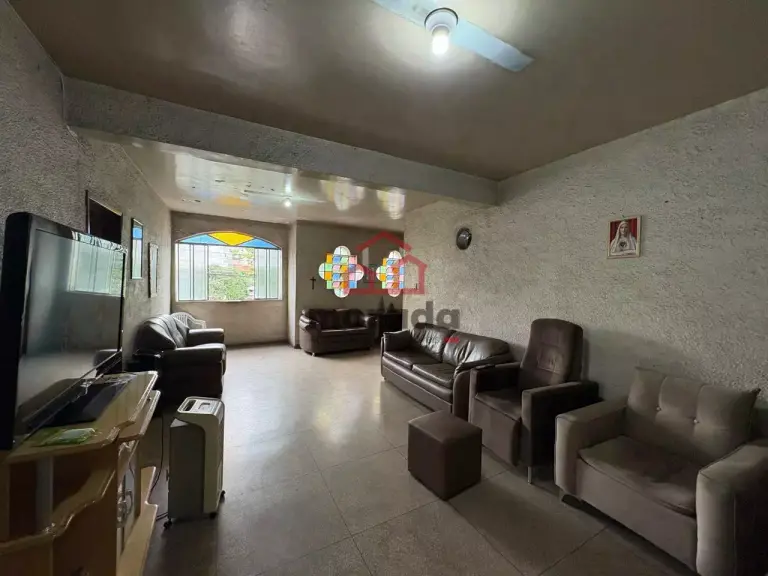 Casa à venda no Universitário, 3 quartos e 5 vagas