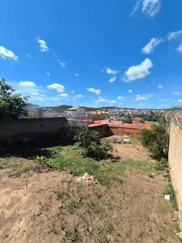 Lote de 336 m² à venda no Residencial São Geraldo