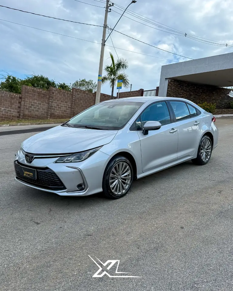 Toyota Corolla XEI 2.0 2024 automático — 30 mil km