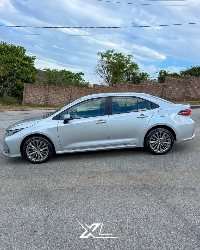 Toyota Corolla XEI 2.0 2024 automático — 30 mil km