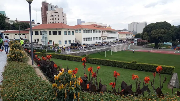 Colégio Sant'Ana — Escola no Bairro Piedade