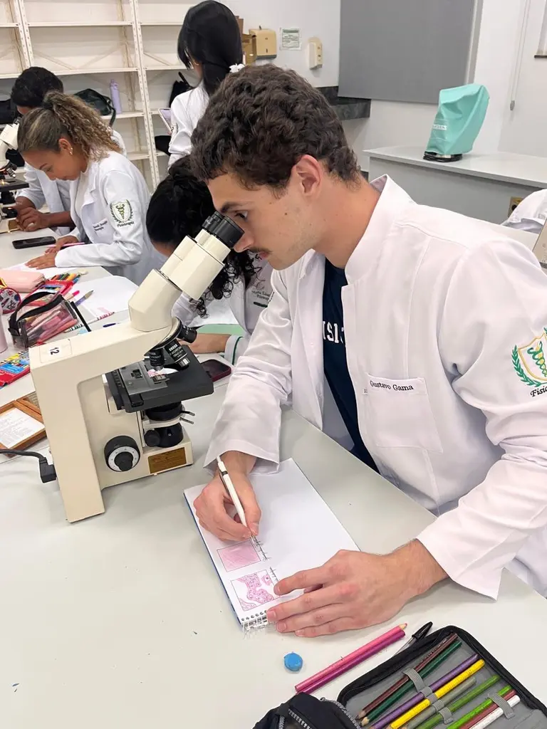 Aula de Patologia no curso de Fisioterapia