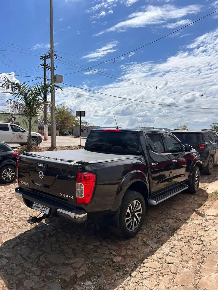 Nissan Frontier 2022 automática a diesel — venda ou troca