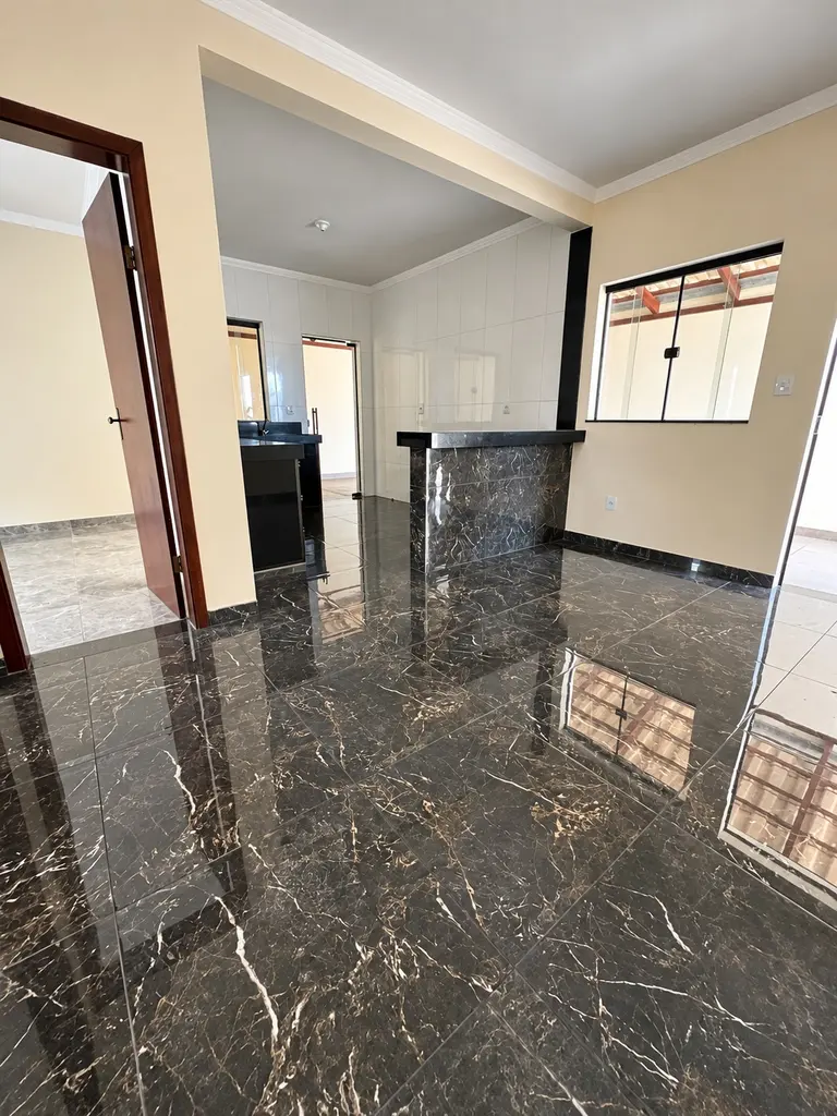 Casa 3 quartos com suíte no Parque Jardim