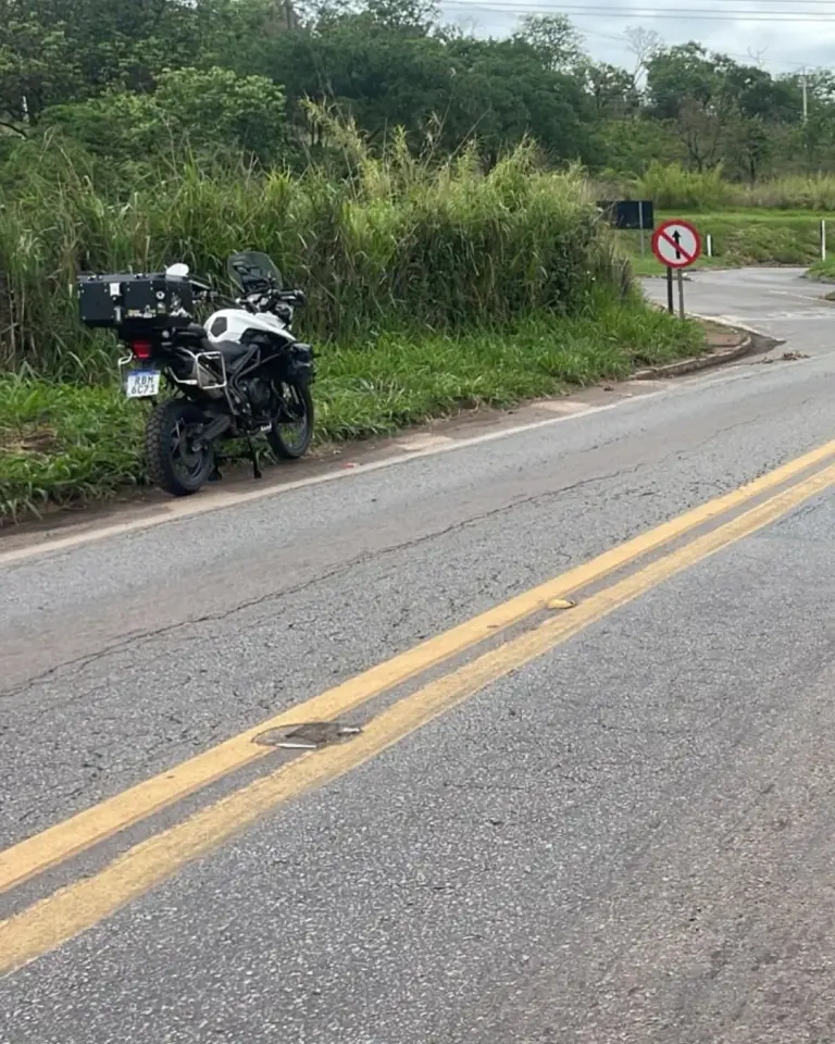 Motociclistas em colisão na MG-050, próximo a Santanense